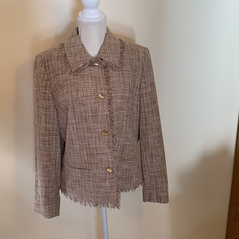 Dana Buchman SZ 12 jacket with threaded edges.
